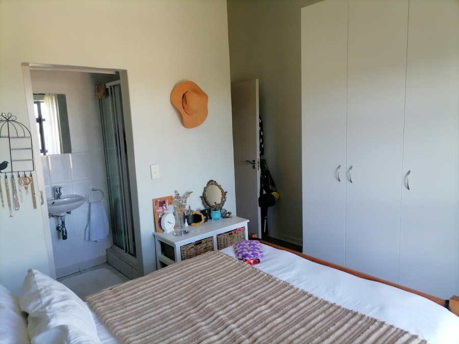 2 Bedroom Property for Sale in Somerset West Mall Triangle Western Cape